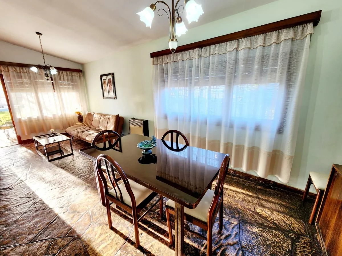 VENTA CASA SOBRE COSTANERA VILLA CARLOS PAZ - Imagen ampliada 2