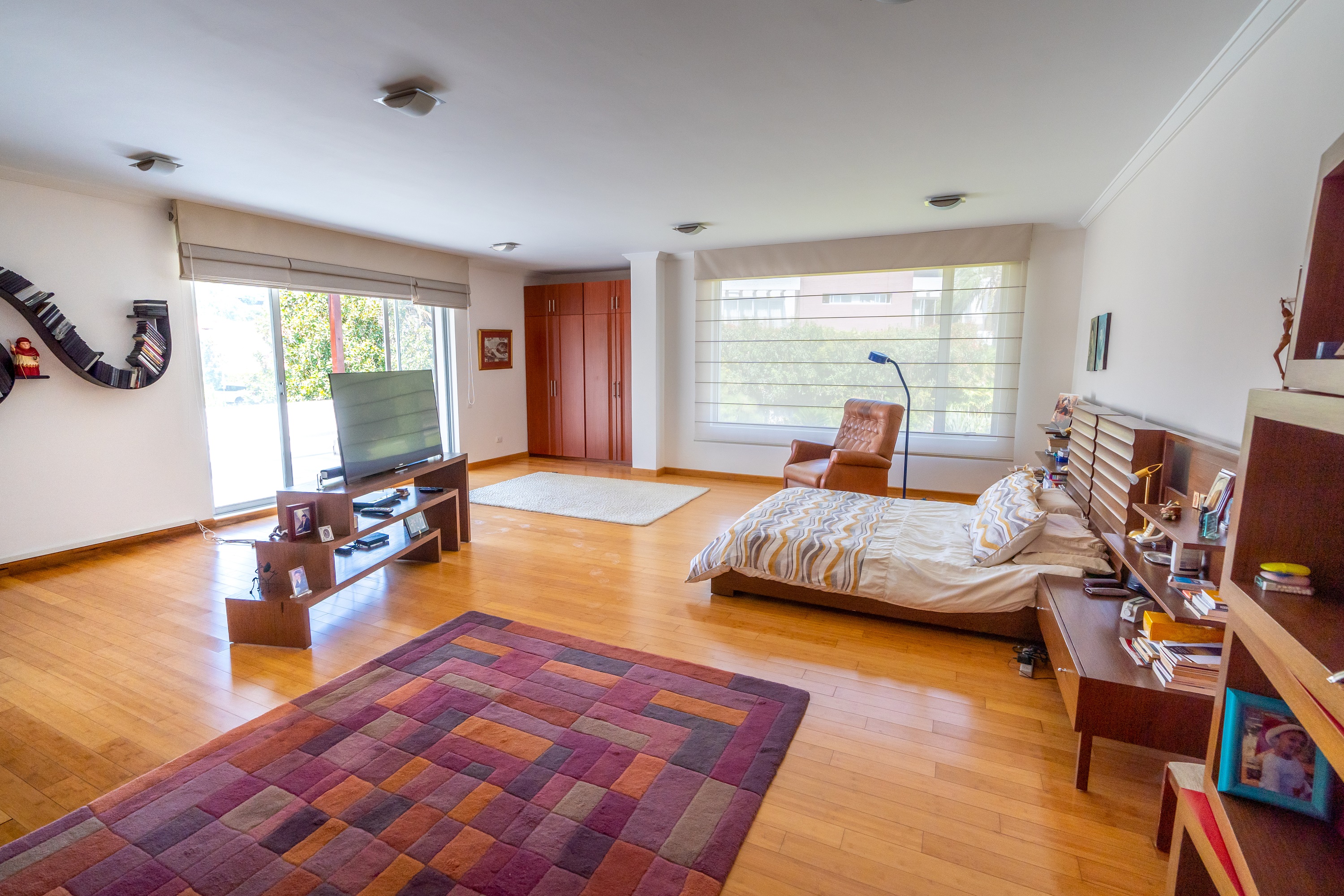 ESPECTACULAR MANSIÓN DE VENTA EN QUITO ECUADOR EN UNA DE LAS MÁS EXCLUSIVAS URBANIZACIONES DE CUMBAYÁ VALLE CERCANO A QUITO - Imagen ampliada 9