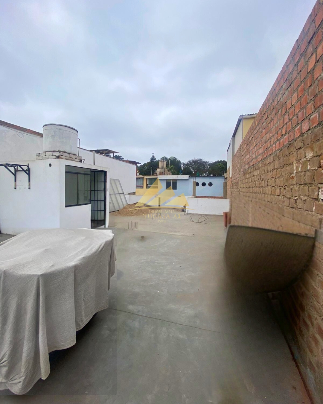 CASA EN SURCO NUEVO – 4 HABITACIONES 2 COCHERAS Y JARDÍN PRIVADO - Imagen ampliada 13