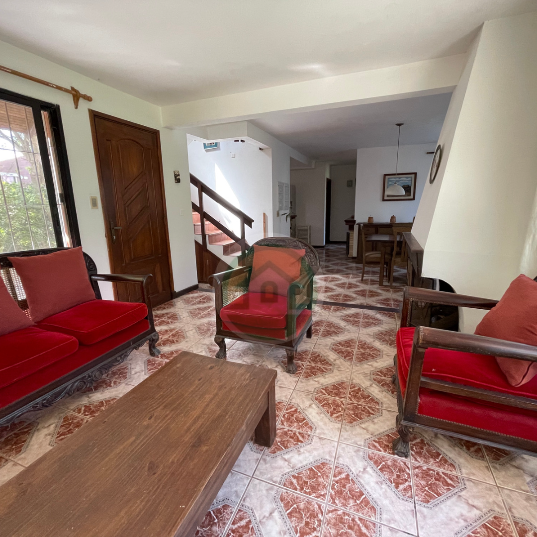 VENTA HERMOSA Y AMPLIA CASA EN PUNTA DEL DIABLO PERMUTA - Imagen ampliada 1