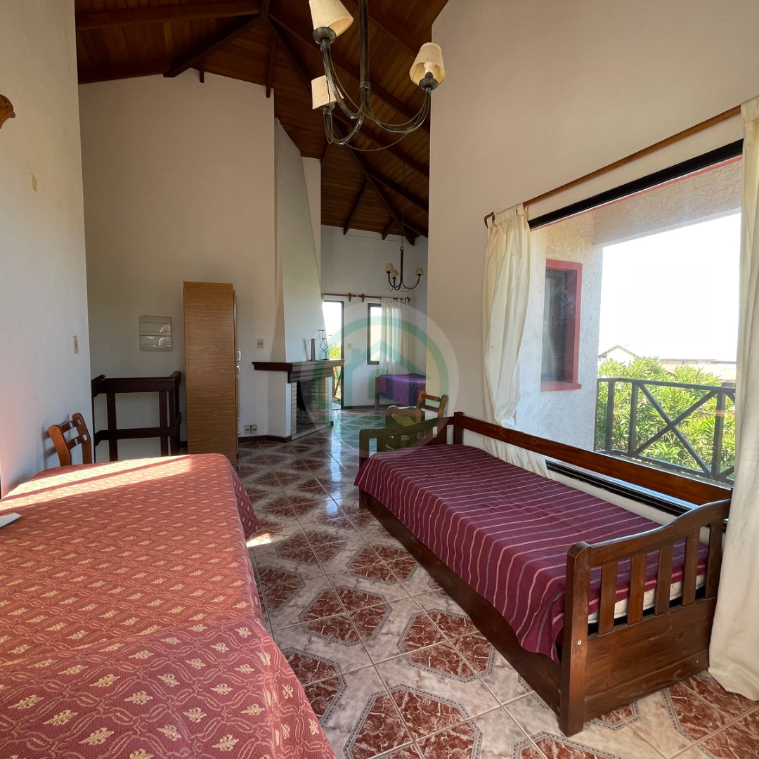 VENTA HERMOSA Y AMPLIA CASA EN PUNTA DEL DIABLO PERMUTA - Imagen ampliada 7