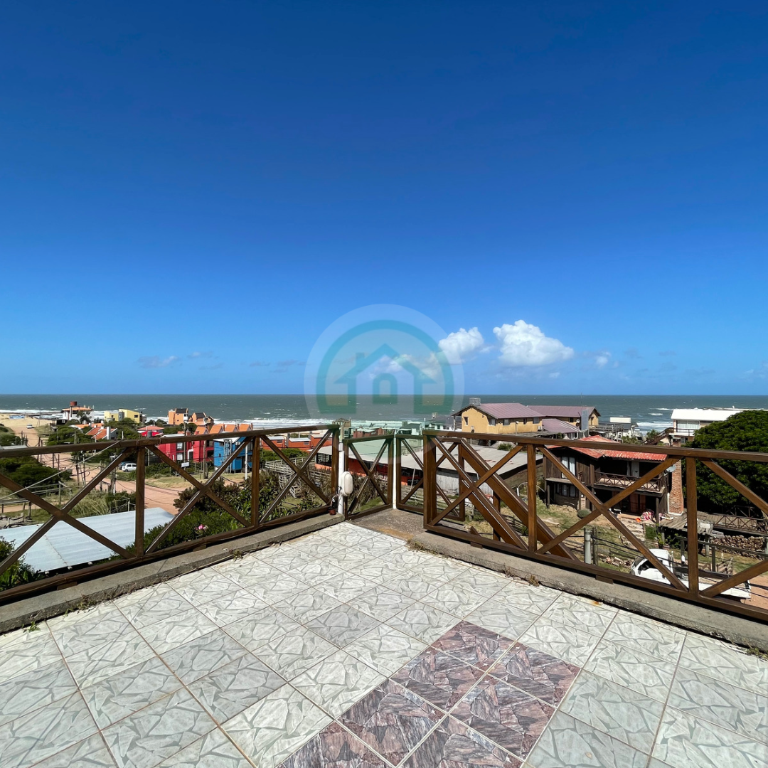 VENTA HERMOSA Y AMPLIA CASA EN PUNTA DEL DIABLO PERMUTA - Imagen ampliada 9