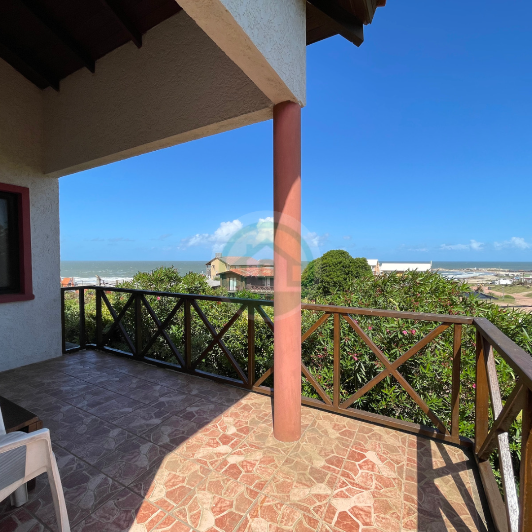 VENTA HERMOSA Y AMPLIA CASA EN PUNTA DEL DIABLO PERMUTA - Imagen ampliada 10