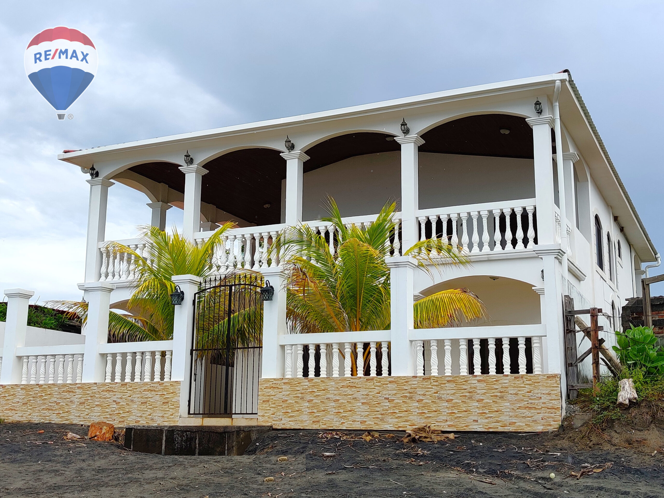Twostory Beachfront House - Imagen ampliada 1