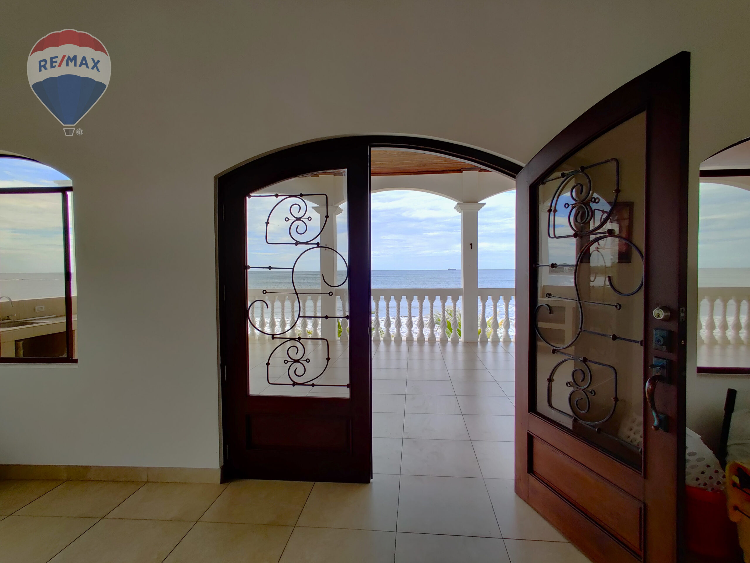 Twostory Beachfront House - Imagen ampliada 12