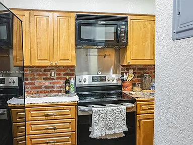 Condo Listo para Mudarse con Patio y Acceso a Piscina en Oakland Park - Imagen ampliada 13
