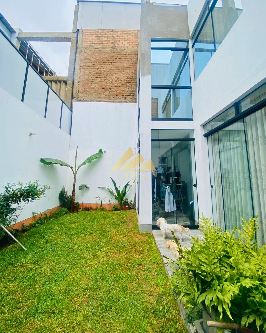 CASA EN SURCO NUEVO – 4 HABITACIONES 2 COCHERAS Y JARDÍN PRIVADO - Imagen ampliada 3
