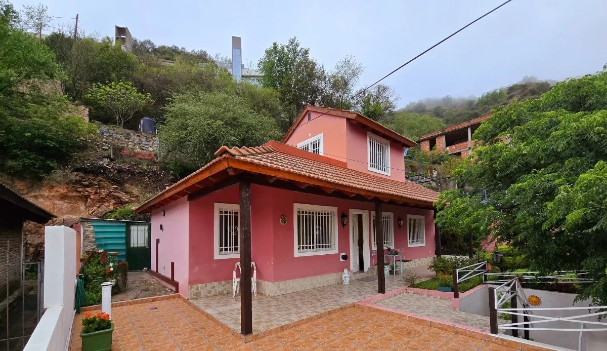 VENTA CASA CARLOS PAZ 3 DORMITORIOS - Imagen ampliada 1