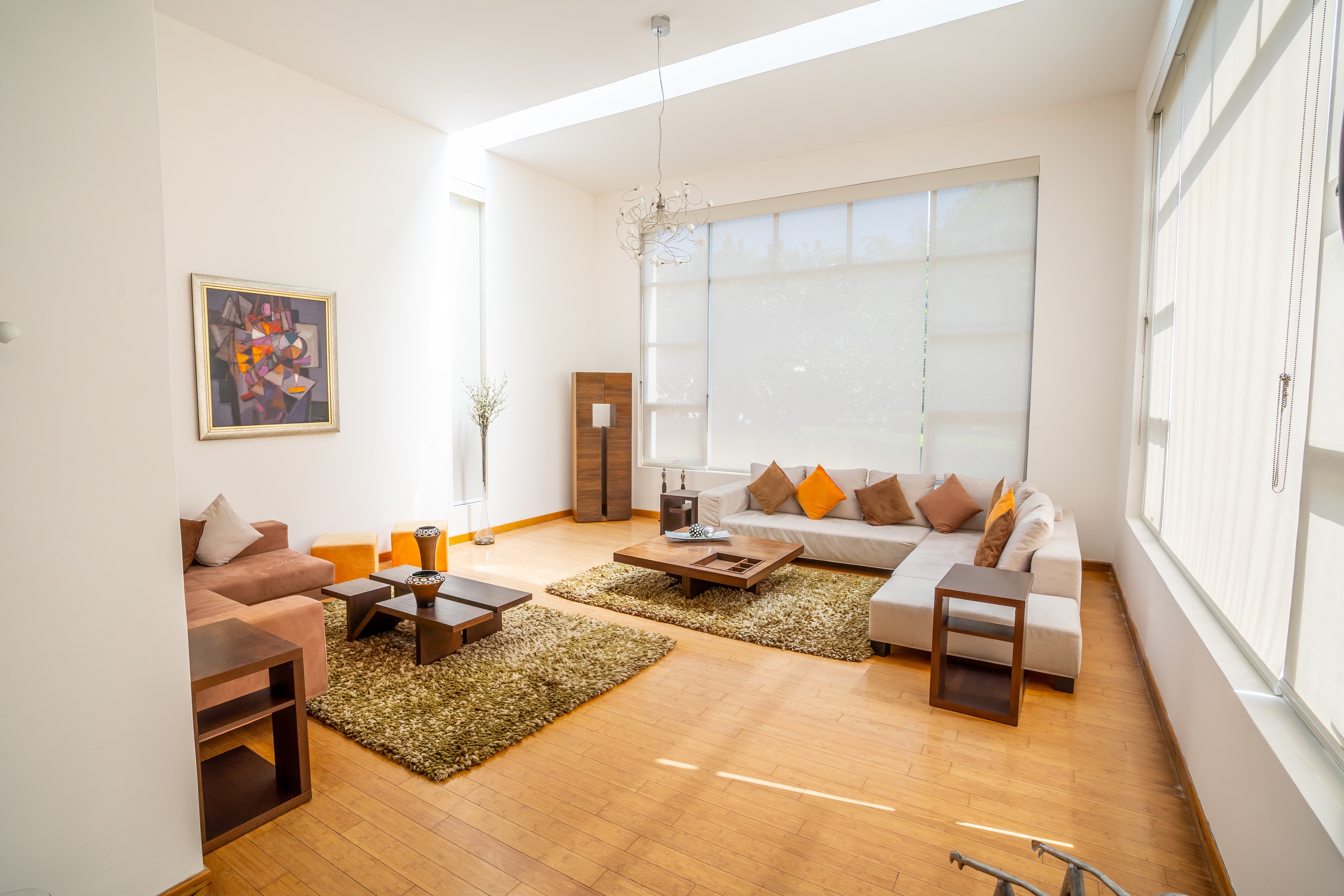 ESPECTACULAR MANSIÓN DE VENTA EN QUITO ECUADOR EN UNA DE LAS MÁS EXCLUSIVAS URBANIZACIONES DE CUMBAYÁ VALLE CERCANO A QUITO - Imagen ampliada 3