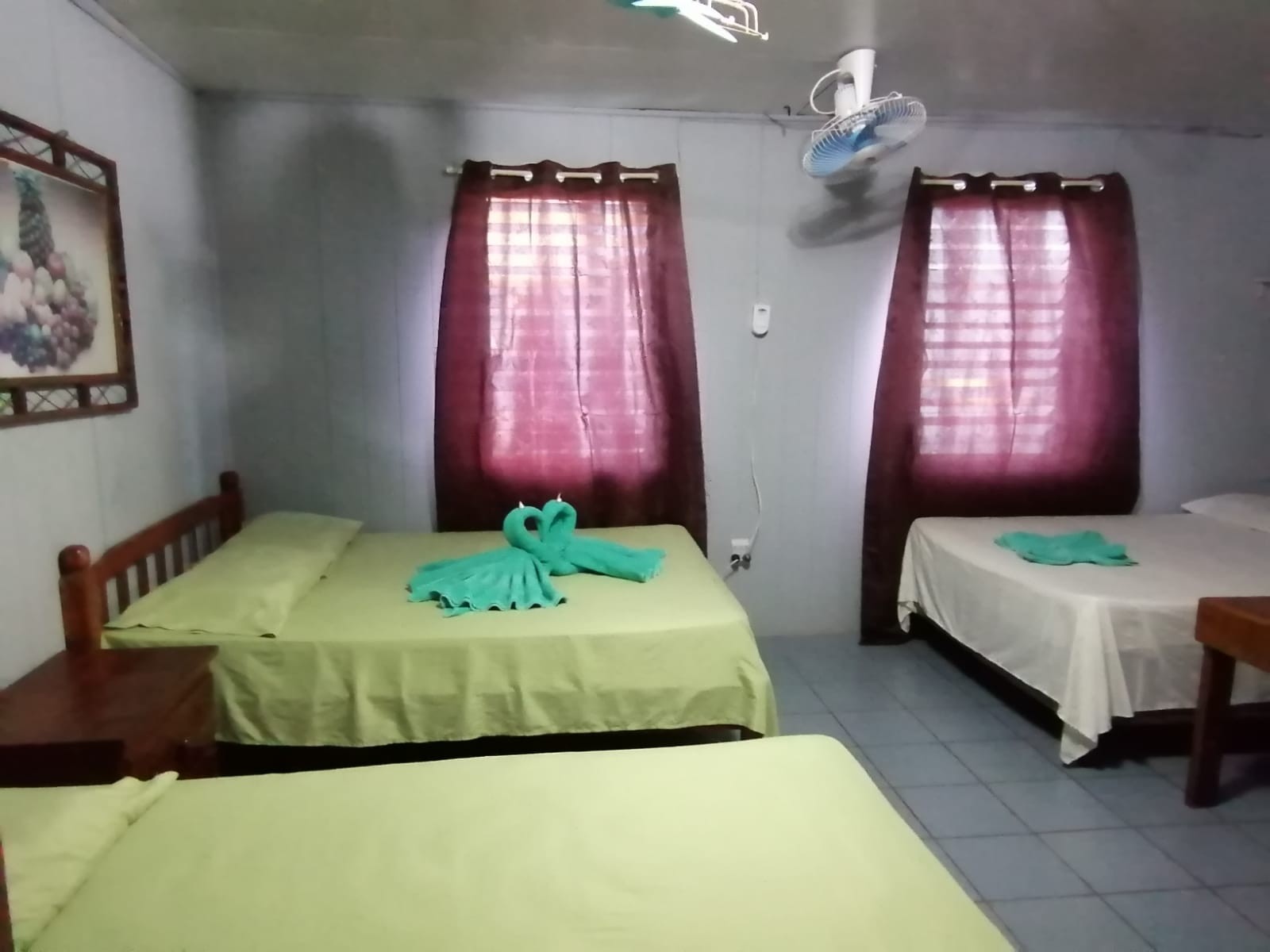 HOTEL AND RESTAURANT IN UTILA BAY ISLANDS OF HONDURAS - Imagen ampliada 2