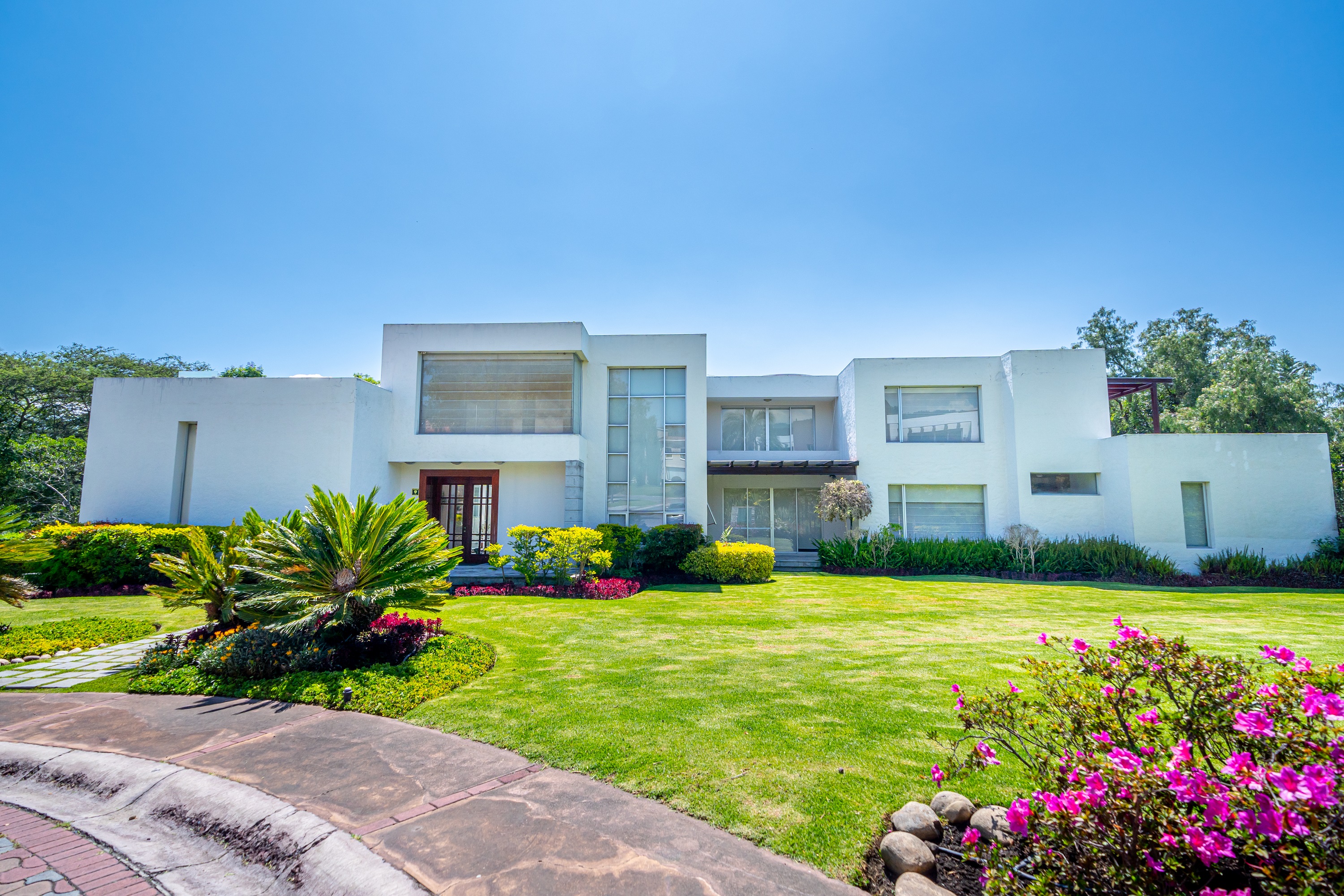 ESPECTACULAR MANSIÓN DE VENTA EN QUITO ECUADOR EN UNA DE LAS MÁS EXCLUSIVAS URBANIZACIONES DE CUMBAYÁ VALLE CERCANO A QUITO - Imagen ampliada 20
