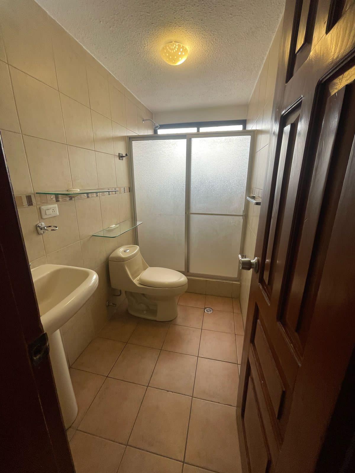 VENTA DE HERMOSA  CASA EN SANGOLQUI - Imagen ampliada 13