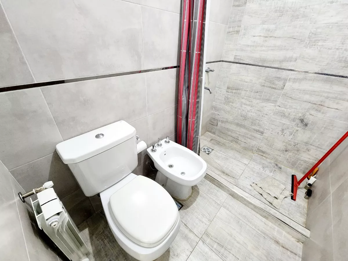 VENTA DEPARTAMENTO 1 DORMITORIO SOBRE PEATONAL CARLOS PAZ - Imagen ampliada 11