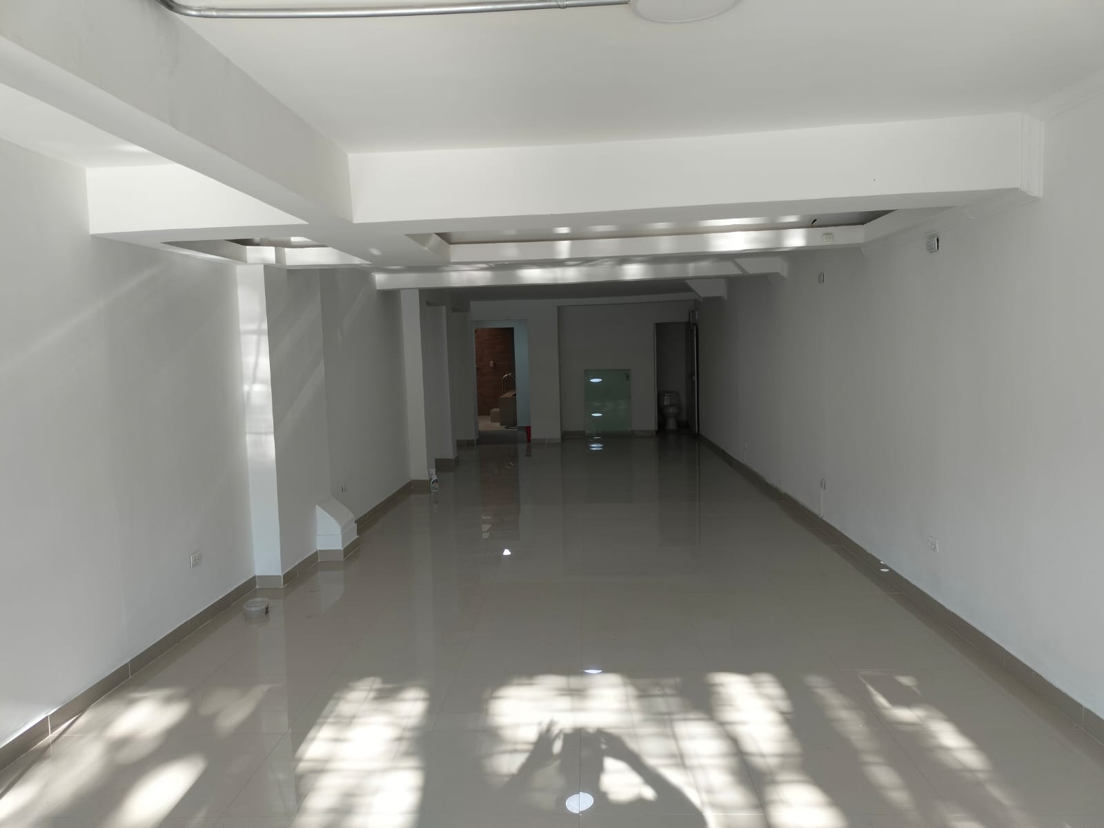 SE VENDE EDIFICIO COMERCIAL SOBRE LA AVENIDA SEXTA – SAN VICENTE | CALI - Imagen ampliada 2