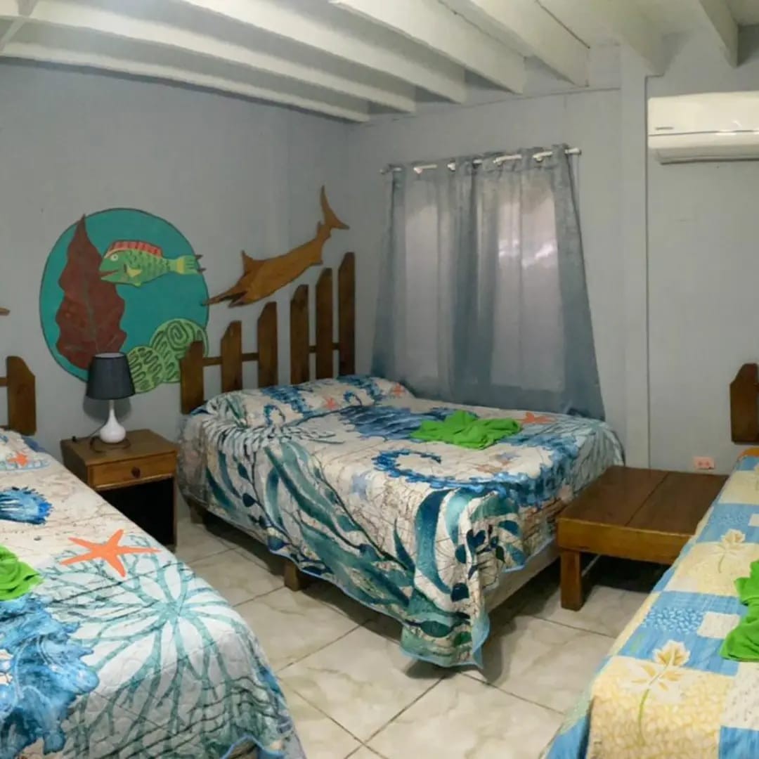 HOTEL AND RESTAURANT IN UTILA BAY ISLANDS OF HONDURAS - Imagen ampliada 3