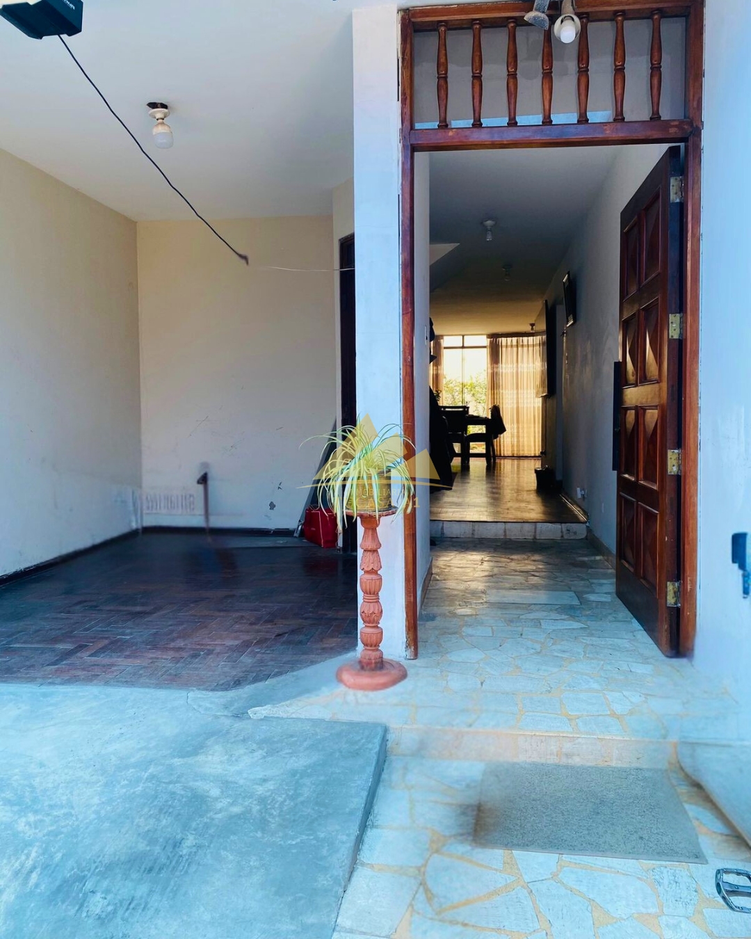CASA EN SURCO NUEVO – 4 HABITACIONES 2 COCHERAS Y JARDÍN PRIVADO - Imagen ampliada 1