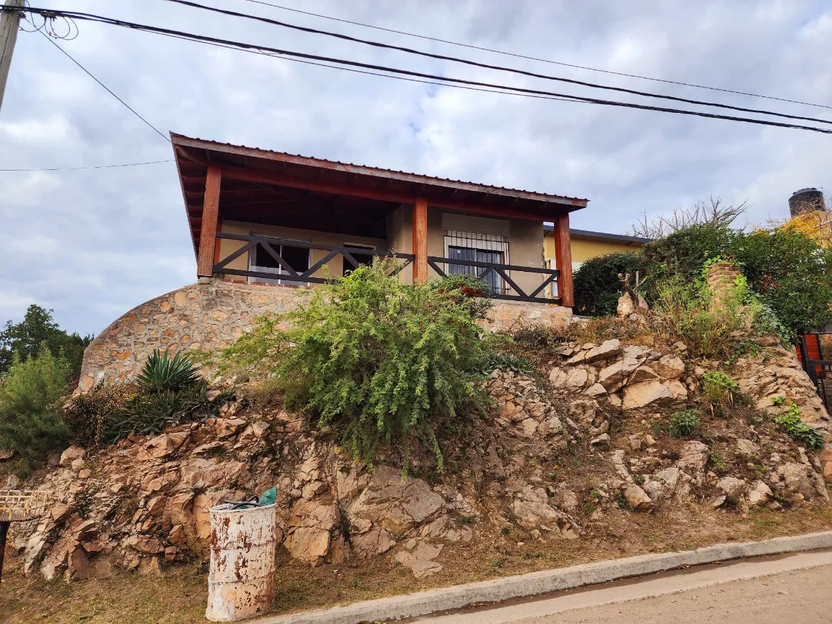 VENTA CASA A REFACCIONAR CARLOS PAZ - Imagen ampliada 1