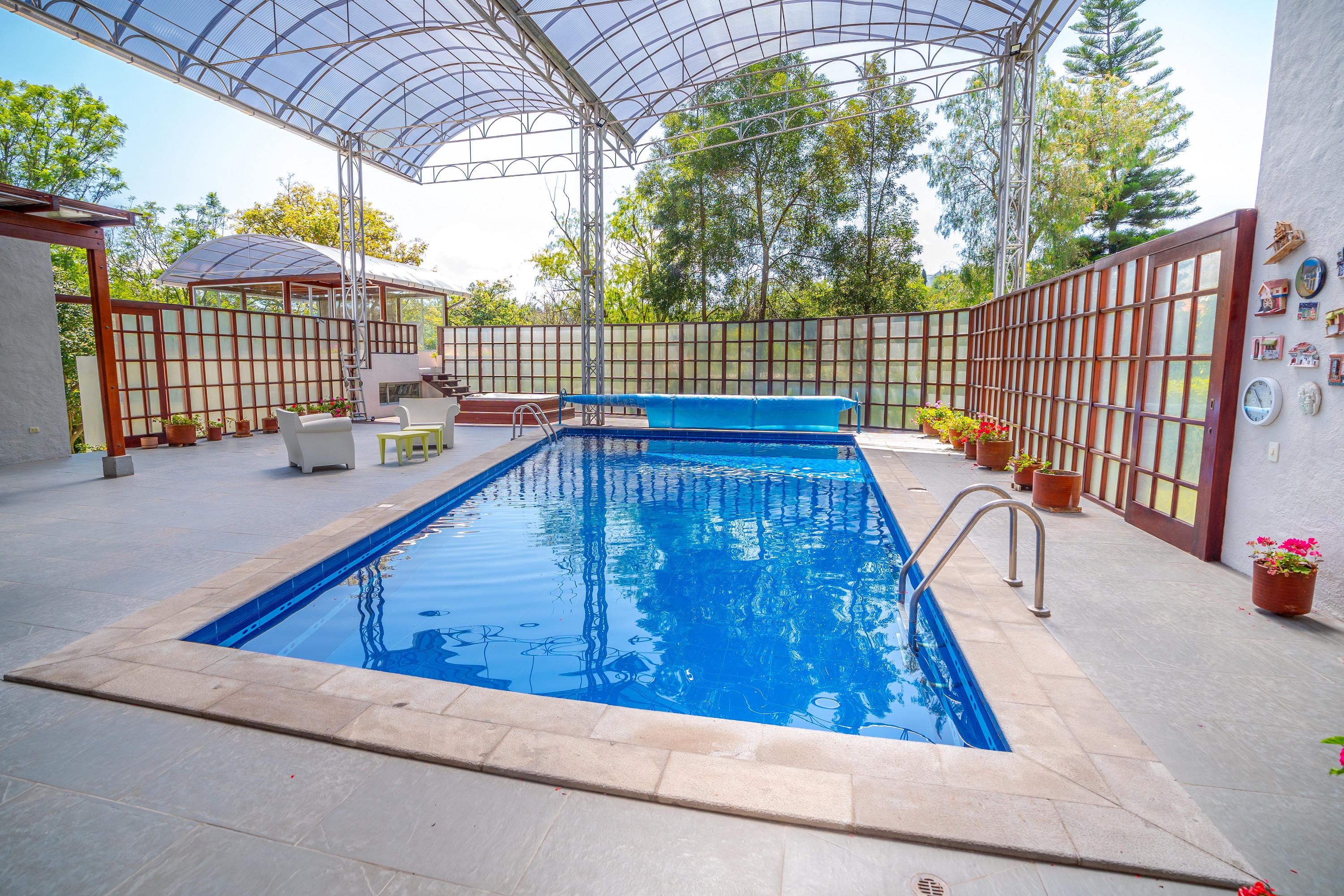ESPECTACULAR MANSIÓN DE VENTA EN QUITO ECUADOR EN UNA DE LAS MÁS EXCLUSIVAS URBANIZACIONES DE CUMBAYÁ VALLE CERCANO A QUITO - Imagen ampliada 18