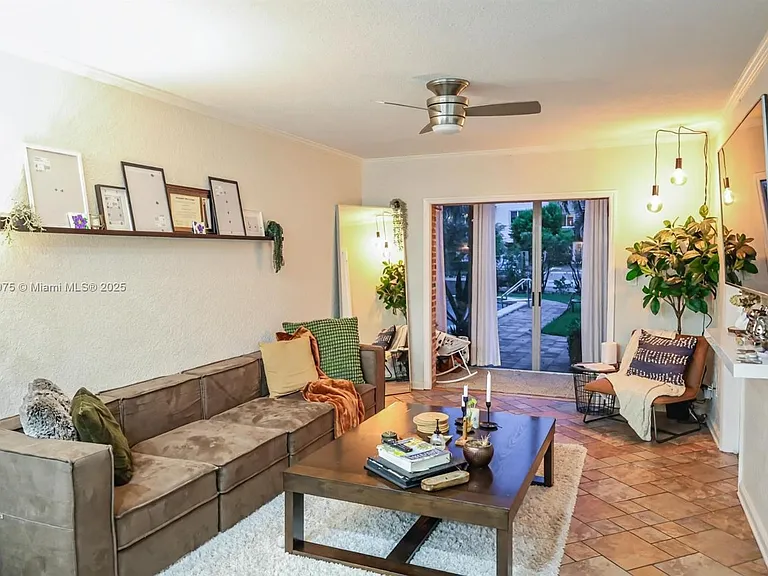 Condo Listo para Mudarse con Patio y Acceso a Piscina en Oakland Park - Imagen ampliada 12