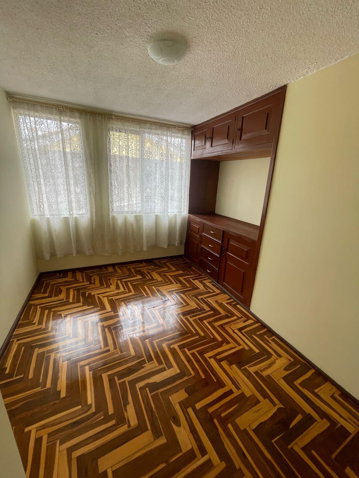 VENTA DE HERMOSA  CASA EN SANGOLQUI - Imagen ampliada 12
