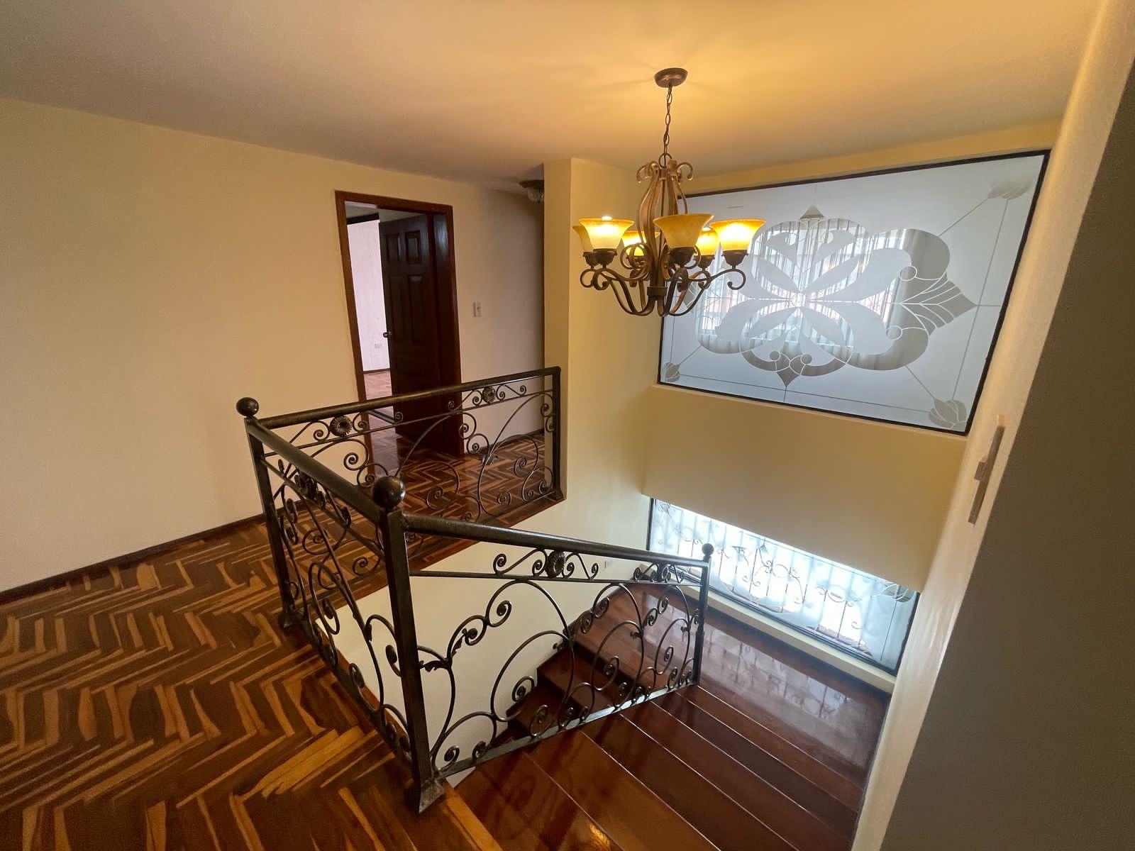 VENTA DE HERMOSA  CASA EN SANGOLQUI - Imagen ampliada 10