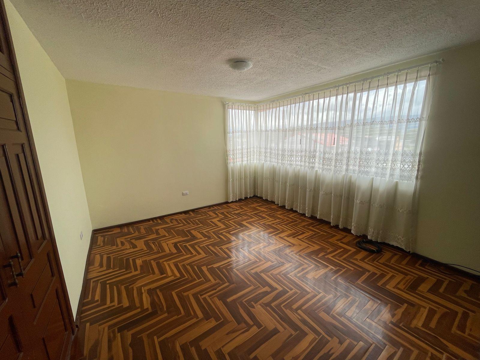 VENTA DE HERMOSA  CASA EN SANGOLQUI - Imagen ampliada 21