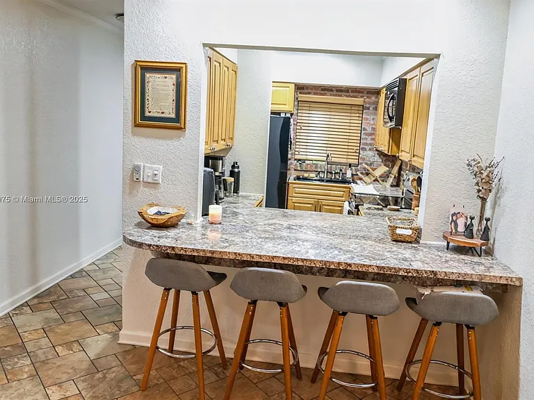 Condo Listo para Mudarse con Patio y Acceso a Piscina en Oakland Park - Imagen ampliada 15