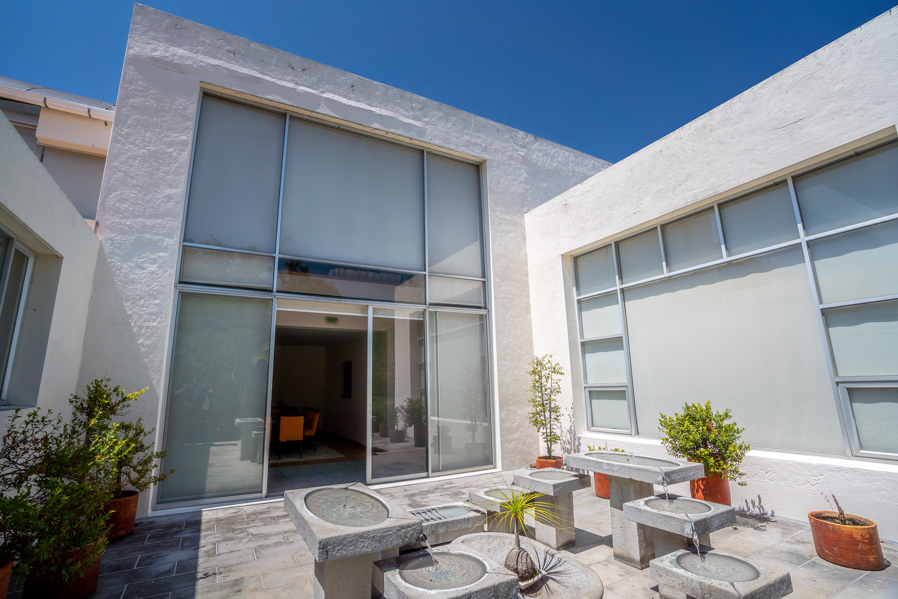 ESPECTACULAR MANSIÓN DE VENTA EN QUITO ECUADOR EN UNA DE LAS MÁS EXCLUSIVAS URBANIZACIONES DE CUMBAYÁ VALLE CERCANO A QUITO - Imagen ampliada 23
