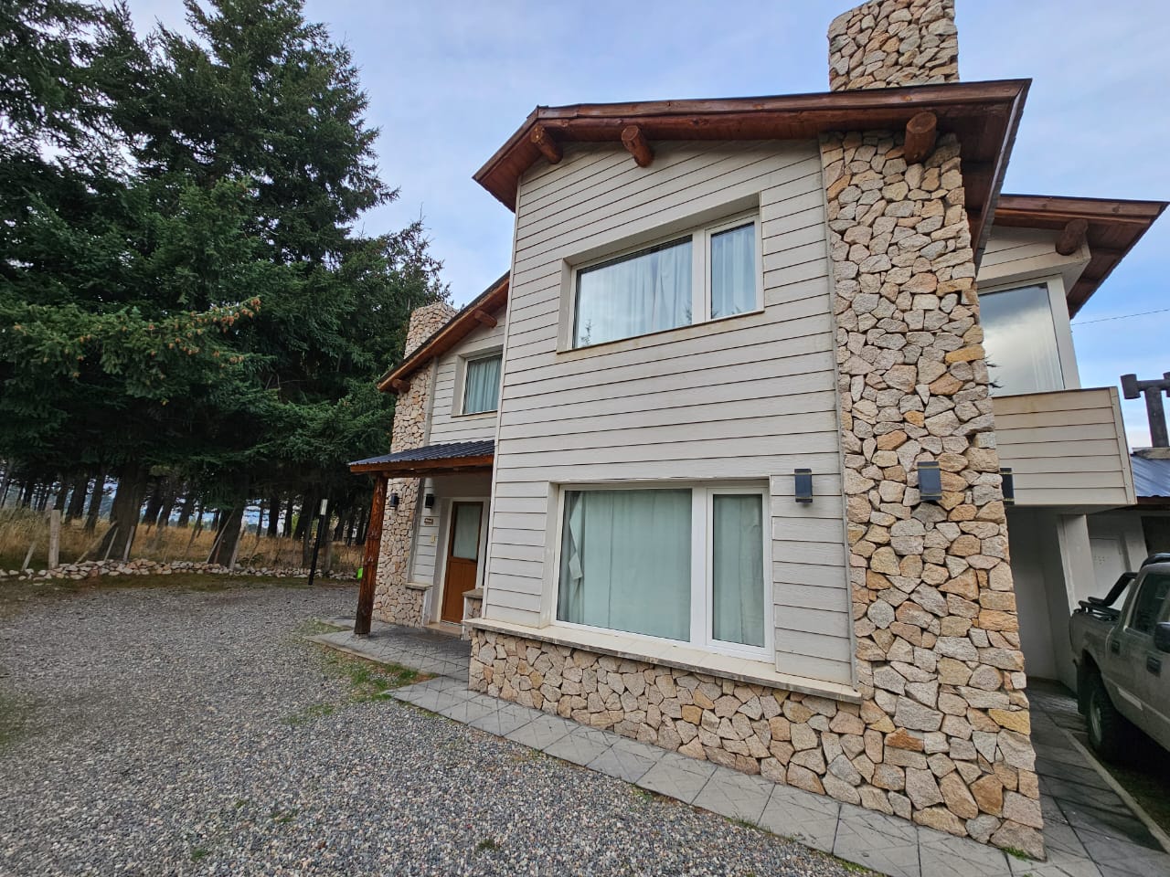 IMPORTANTE COMPLEJO DE CABAÑAS EN ESQUEL CHUBUT - Imagen ampliada 13