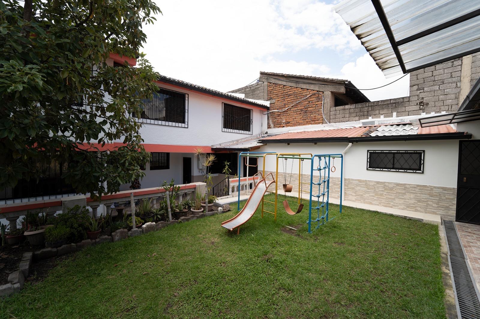VENTA DE HERMOSA  CASA EN SANGOLQUI - Imagen ampliada 24