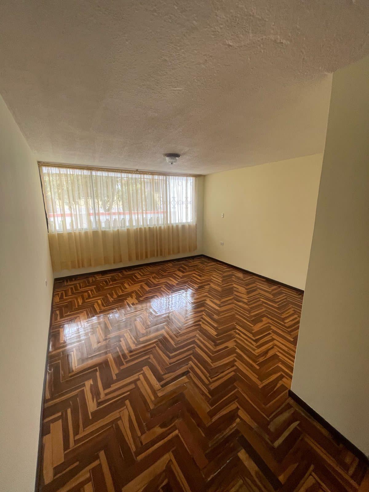 VENTA DE HERMOSA  CASA EN SANGOLQUI - Imagen ampliada 11