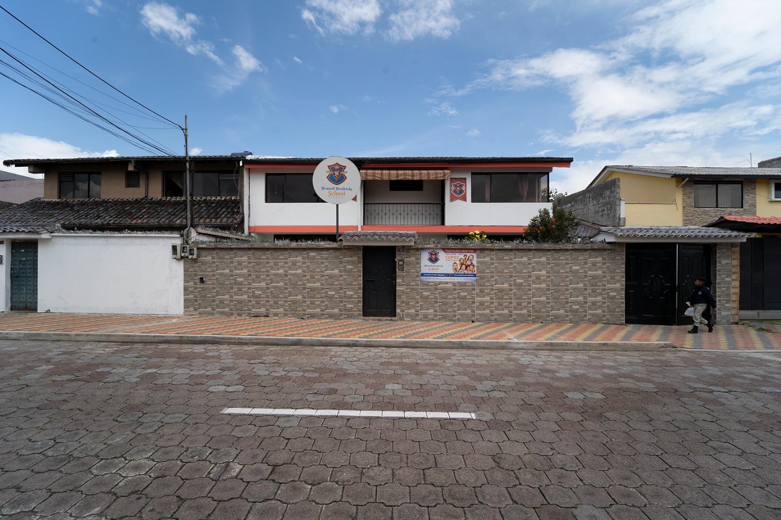 VENTA DE HERMOSA  CASA EN SANGOLQUI - Imagen ampliada 1