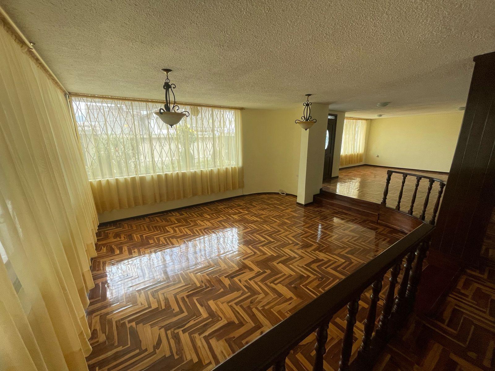 VENTA DE HERMOSA  CASA EN SANGOLQUI - Imagen ampliada 5